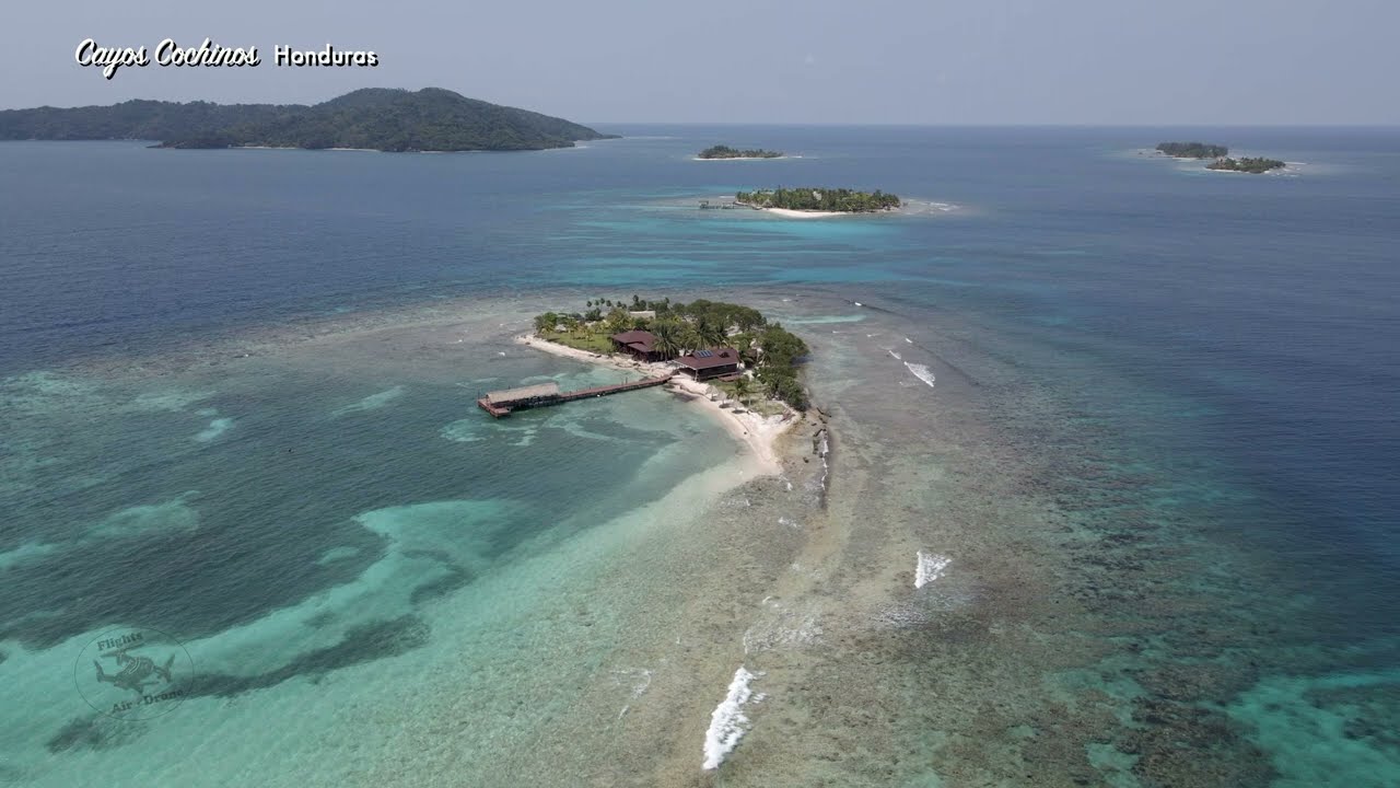 Vistas aéreas de los Cayos Cochinos, Honduras ( 4K - 2022 )