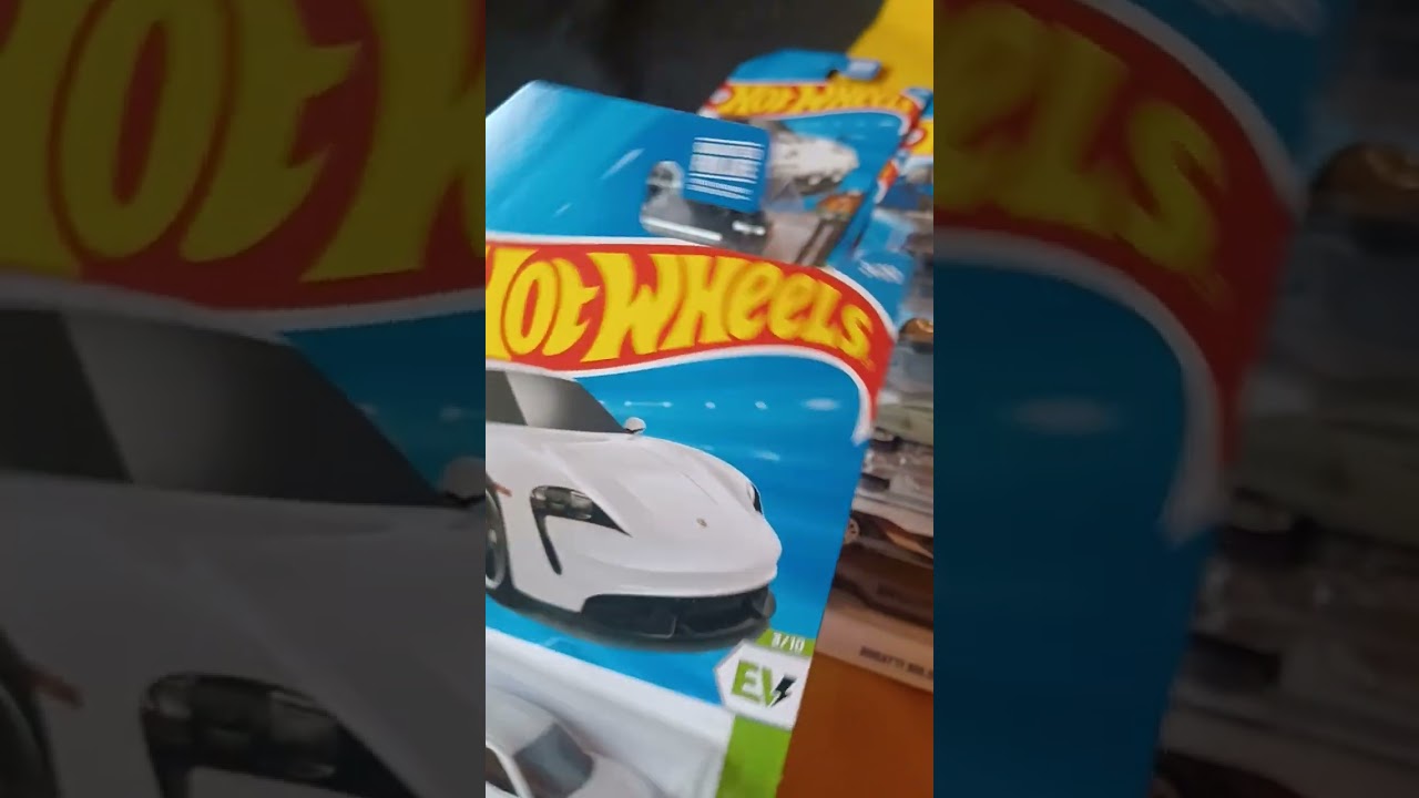 8 Hot Wheels Cars