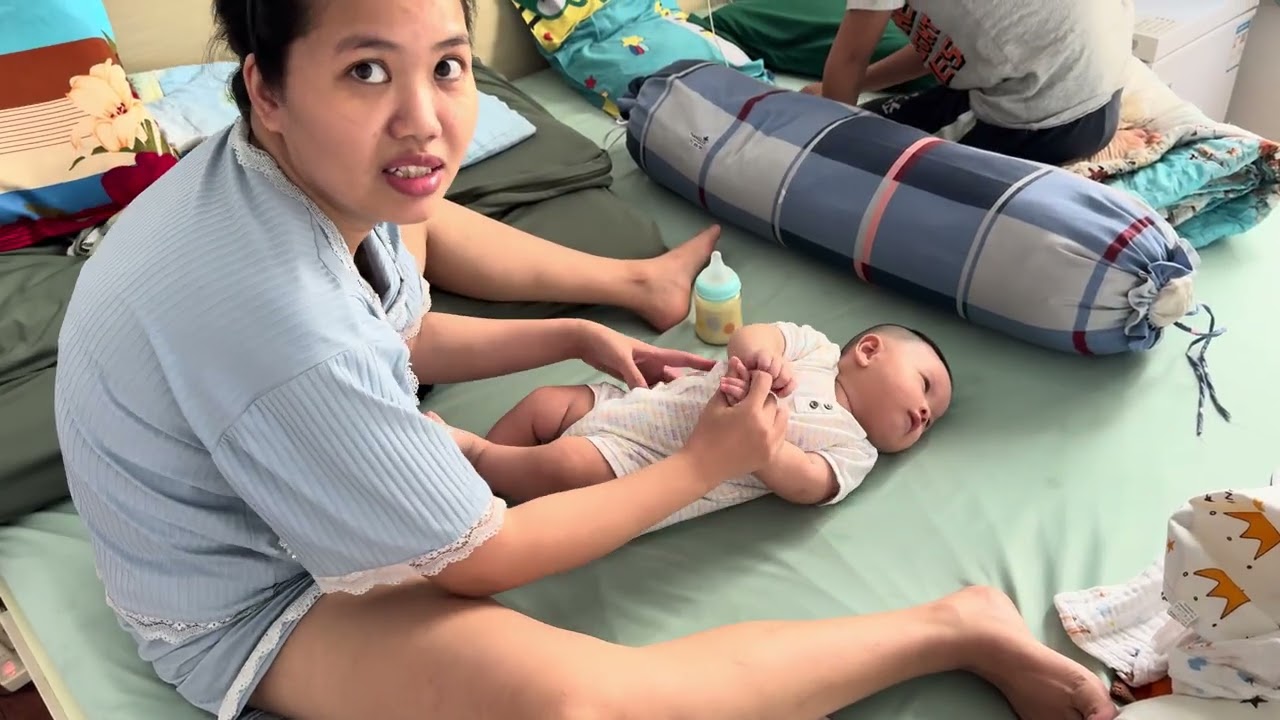 SOC HNL 20/8/024 Em Sóc tập thể dục với mẹ