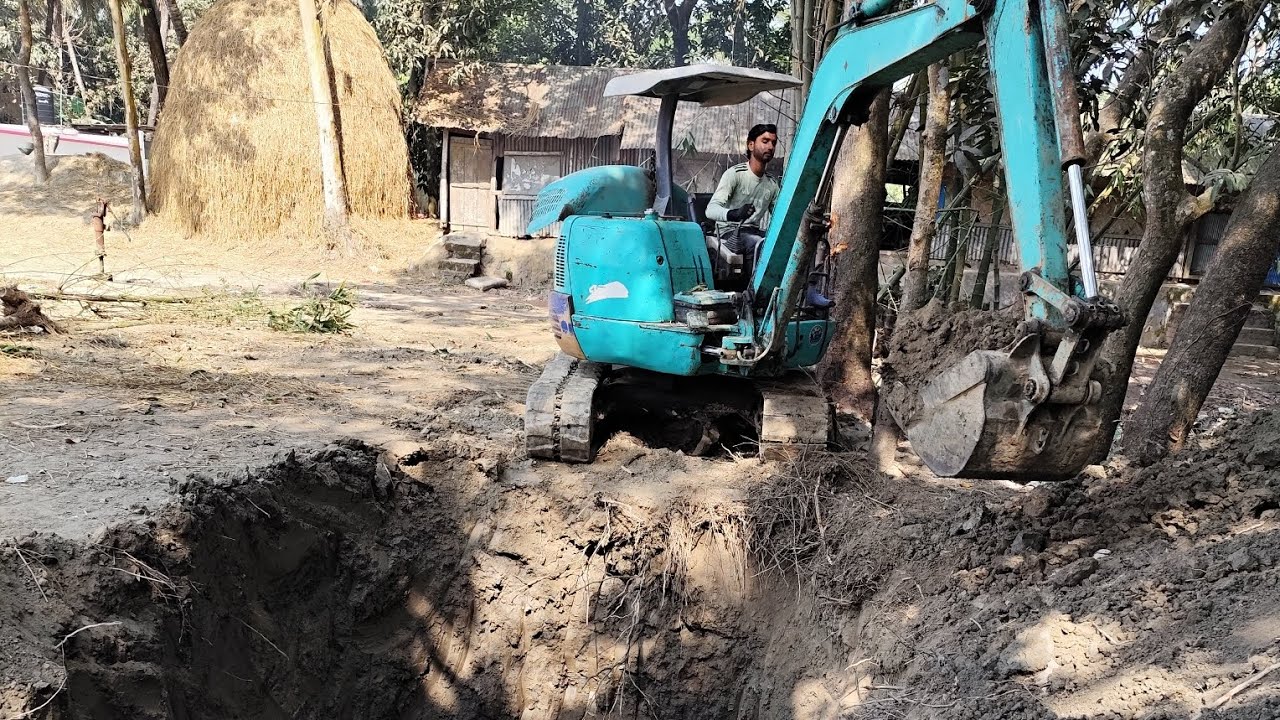 সারেং পাড়া মাদ্রাসার পঁচা তালা ভবন নির্মাণ কাজের বেইজ কাটার কাজ চলছে পুরোদমে 2026