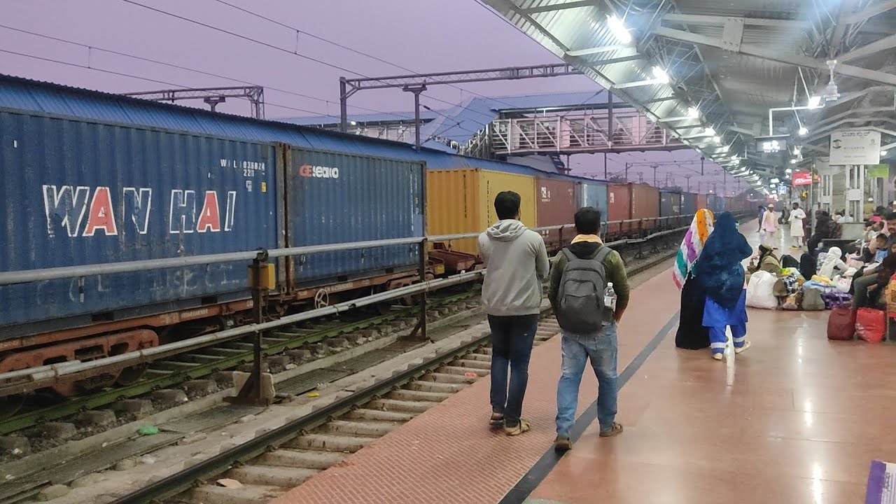Early Morning Announcement of CSMT Nagercoil Express & Chennai express Train At Gulbarga(Kalaburagi)
