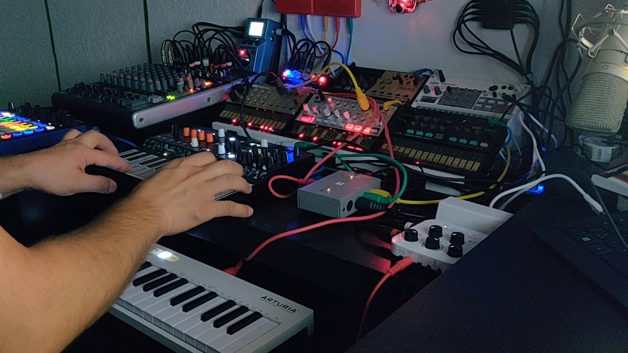 Cosmonopoly - Live Jam (Microfreak, Volca Bass + Keys, Midihub)