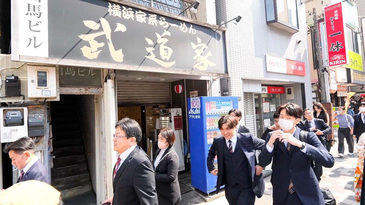 Selling 300 Bowls a Day: Inside Japan's "Richest" Tonkotsu Ramen Shop