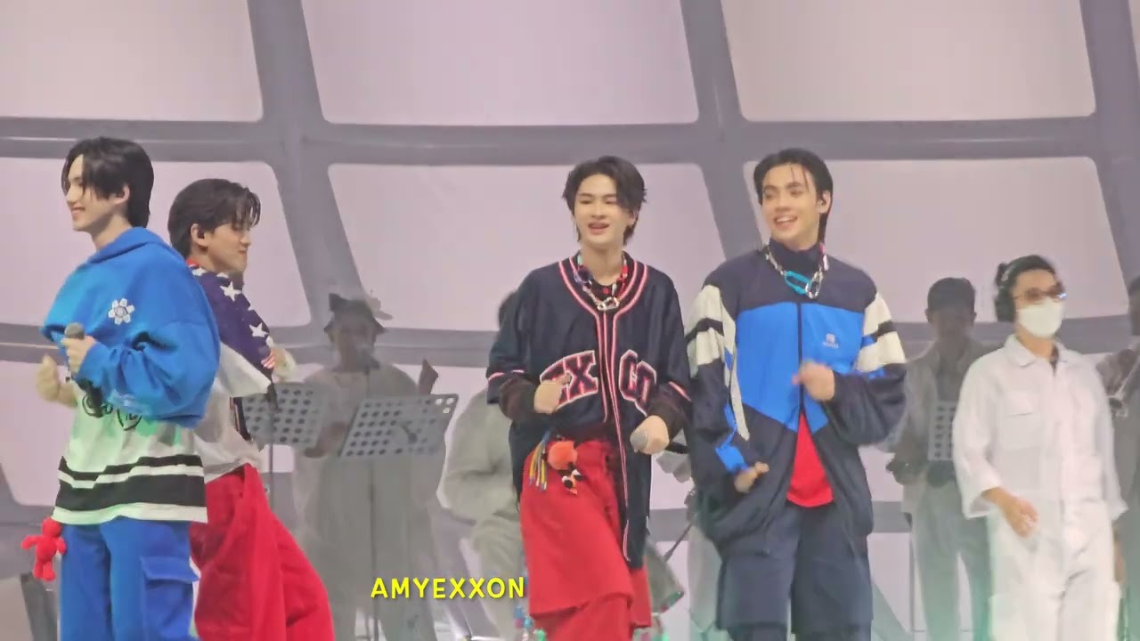 [FanCam] Billkin Putthipong & 789 DEBUT GROUP ทักครับ #BillkinTempoConcertDAY1 4Nov23 | AmyExxon