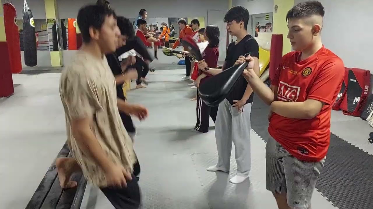 ANTALYADA MUAYTHAİ-KİCK BOKS-BOKS YAPICI FIGHT CLUPLE  DÖŞEMEALTI-KONYAALTINDA