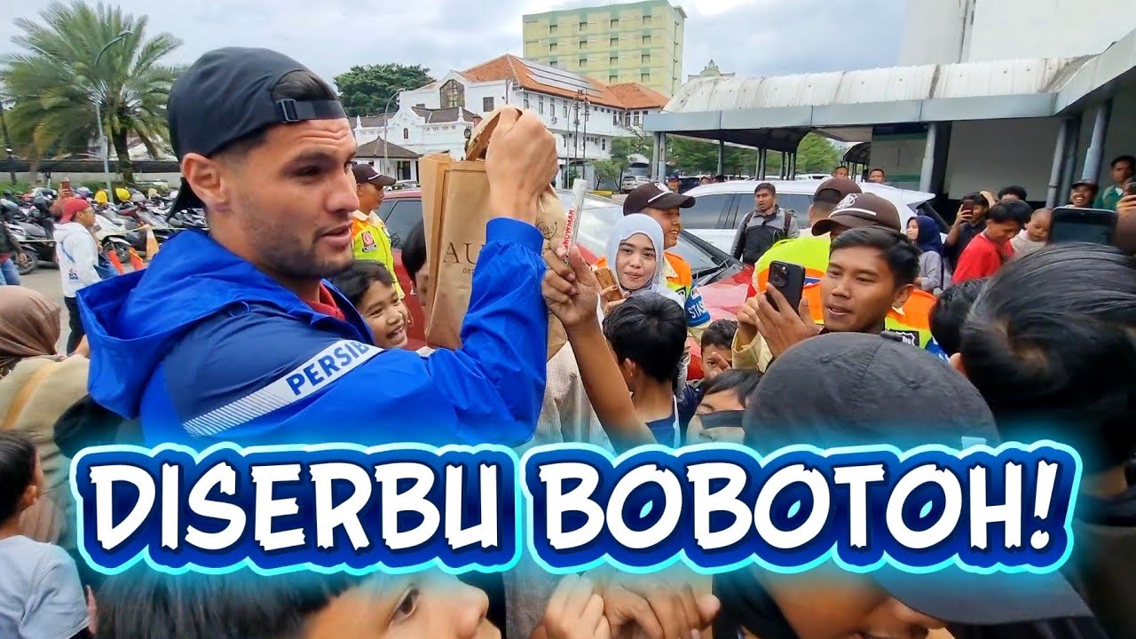STASIUN BANDUNG MEMBIRU, BOBOTOH SAMBUT SKUAD PERSIB YANG AKAN KE SOLO!