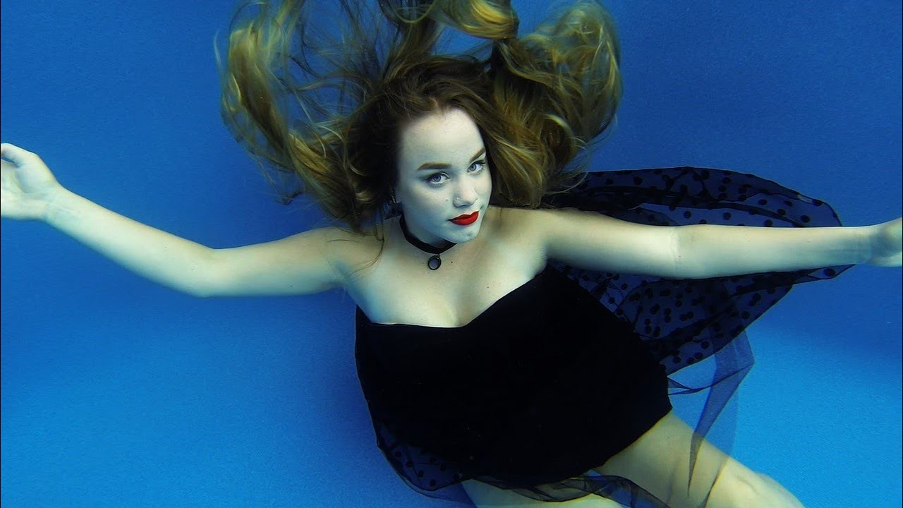 Black Dress Underwater, Long Hair Modeling Clip. #H2Opus #underwaterphotography #水中 #수중