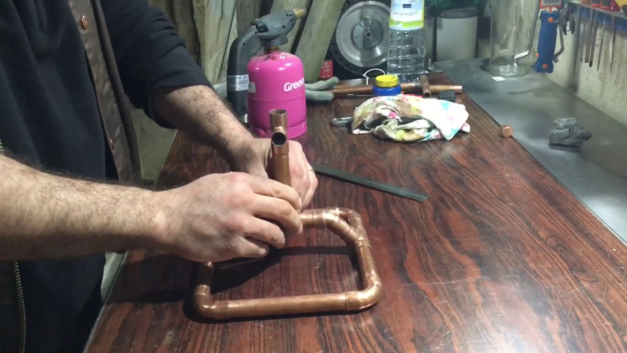 Decoración Industrial Portarrollos con Tubo de Cobre II
