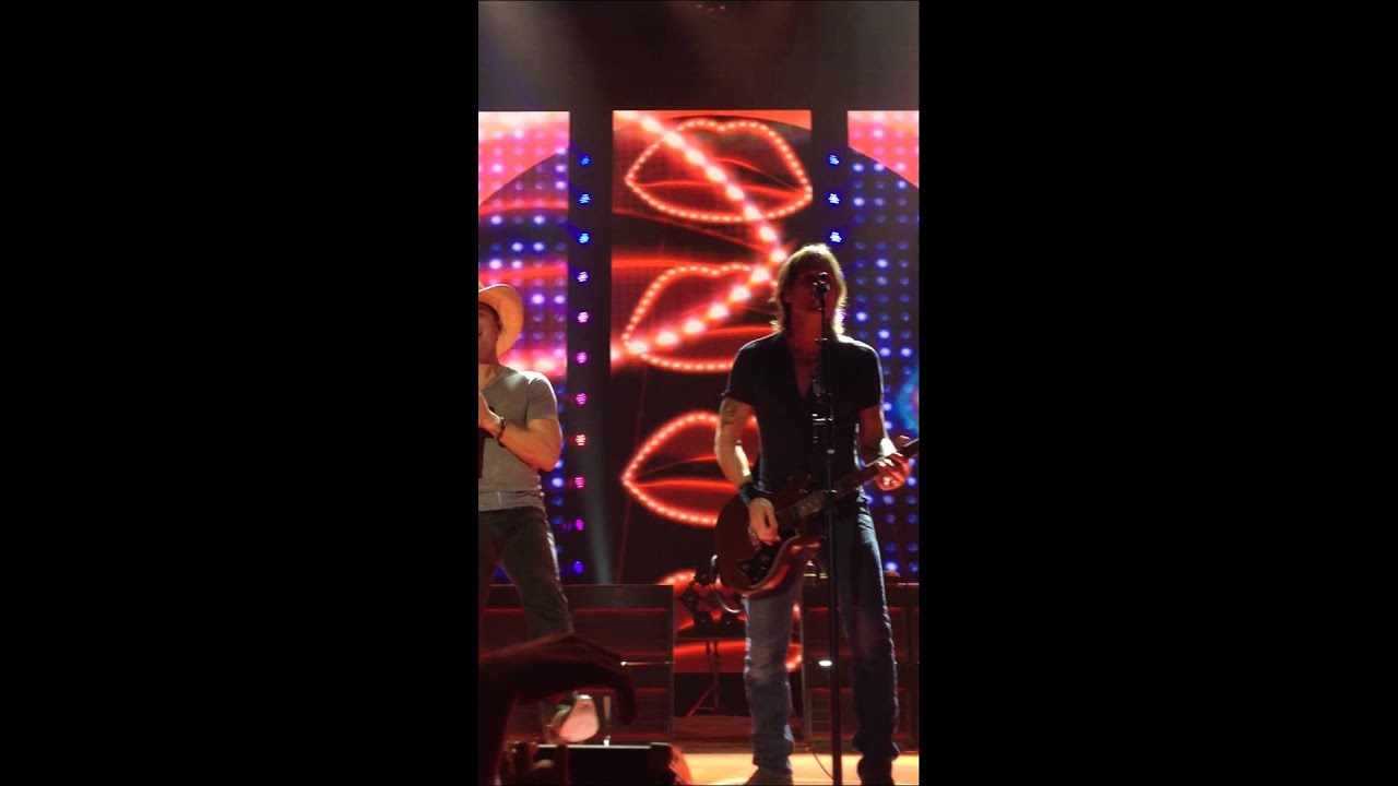 Keith Urban - Kiss A Girl - Mohegan Sun - 11/15/13