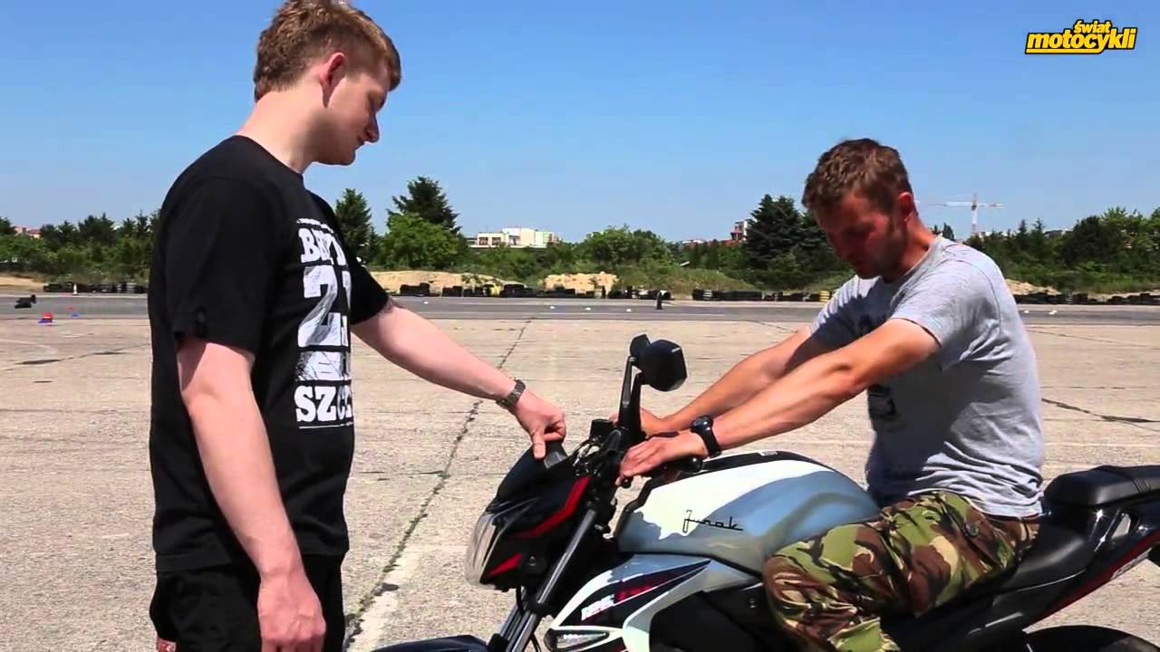 Jak jeździć motocyklem 125 ccm - nauka od podstaw