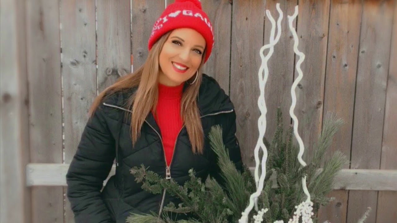 How to Create a Holiday Winter Urn