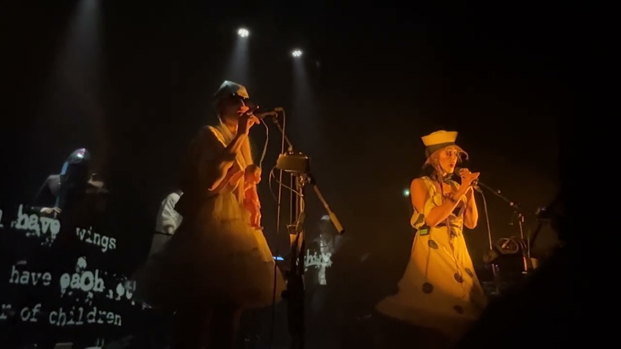 CocoRosie perform “Give it to the Wind” 18th March 6Par4 2026, Laval 