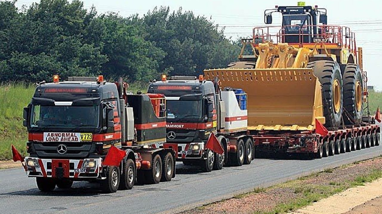 Extreme Dangerous Transport Operations Truck - World's Biggest Heavy Equipment Machines Working