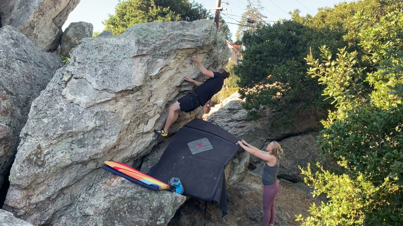Unnamed Traverse (V3) - Tall Beta: Berkeley bouldering [Pfiff]