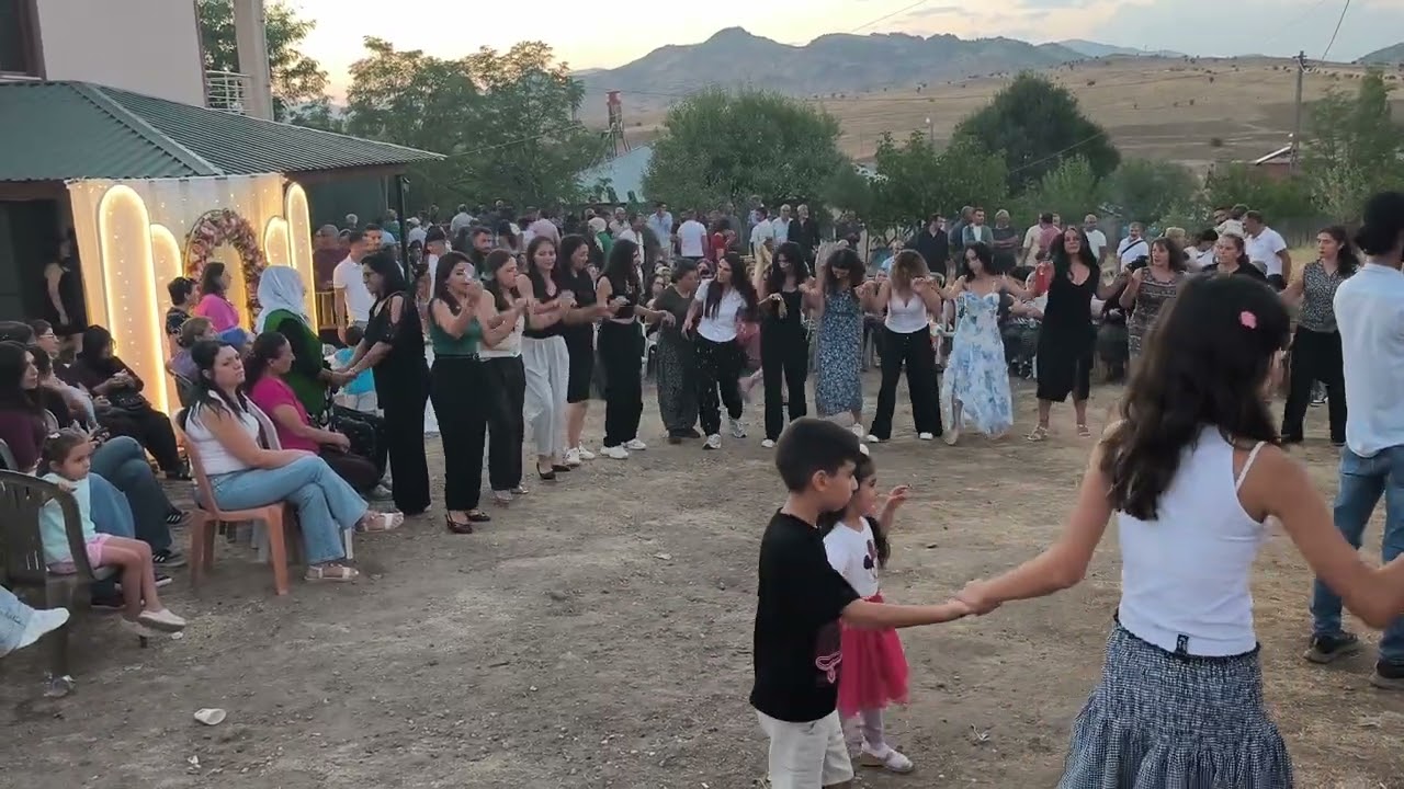 Dersim/Pertek ilçesi Avşeker Köyünde Nişan töreni,Akrabam Uçak Ailesi ve gelinimiz  Kültür Ailesi,