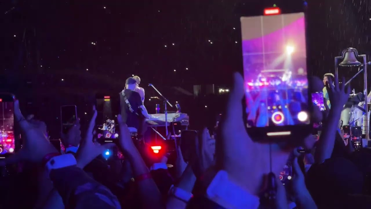 4. Viva La Vida (Coldplay Live in Kuala Lumpur, Malaysia 2023)