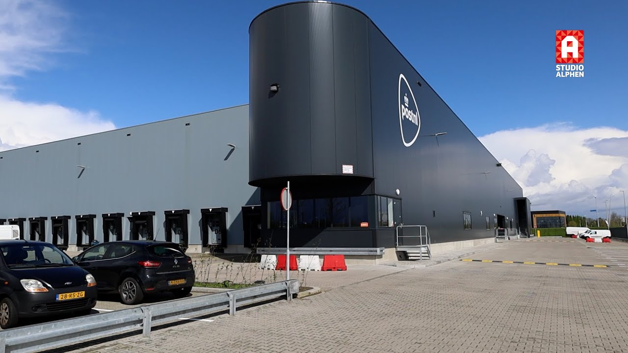 Een kijkje in het nieuwe XXL sorteercentrum van PostNL in Alphen aan den Rijn