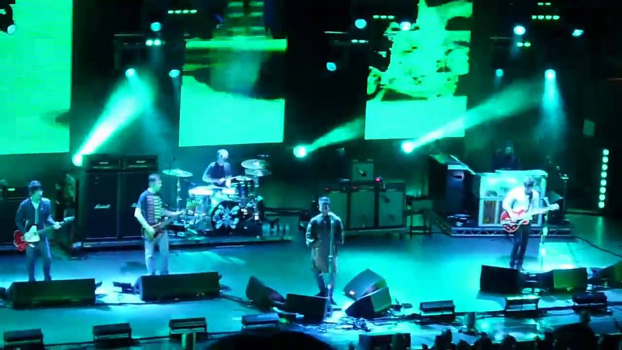 Oasis - Supersonic (Théâtre Antique de Vienne) 14 juin 2009 [HD]