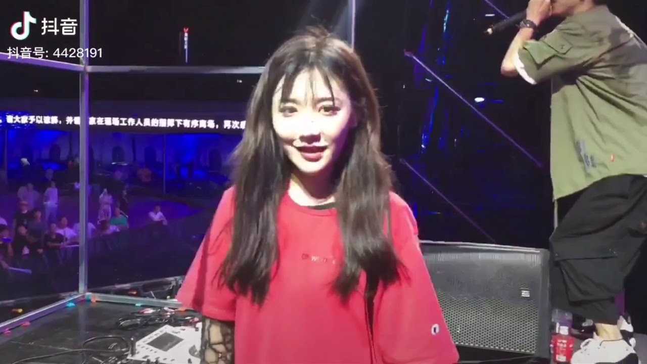 Nữ DJ cá tính Tracy