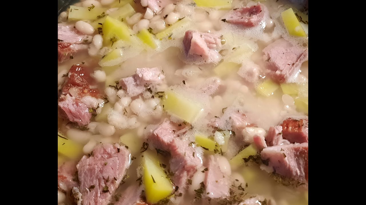 Mit Muddi Weiße-Bohnen-Suppe aus den Grundzutaten kochen.