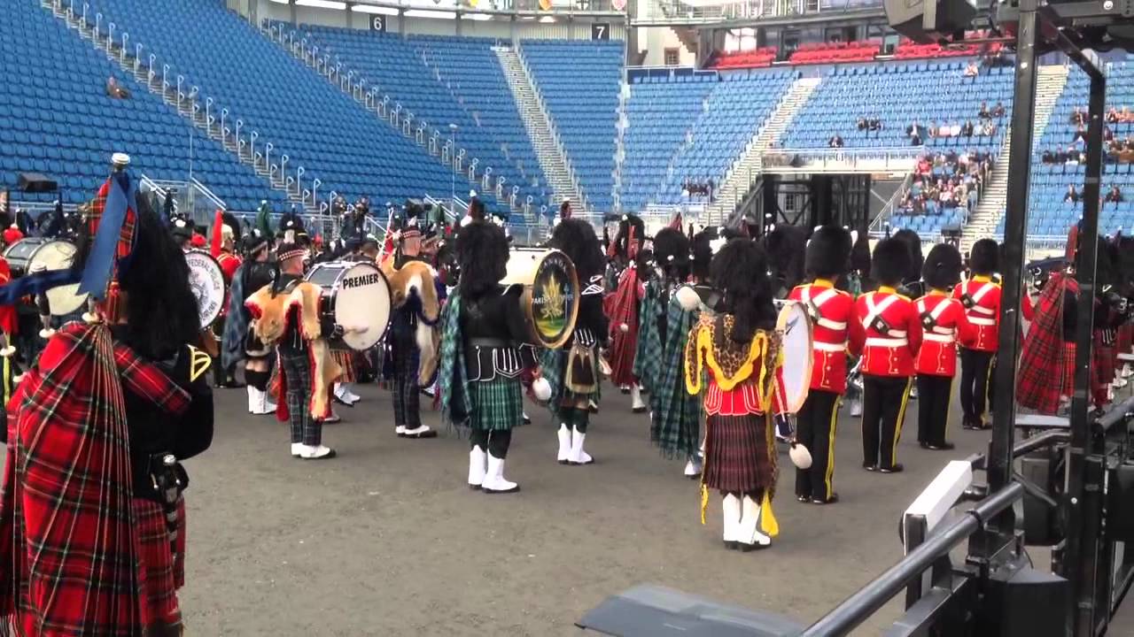 Massed pipes and drums, dress rehearsal(2014).