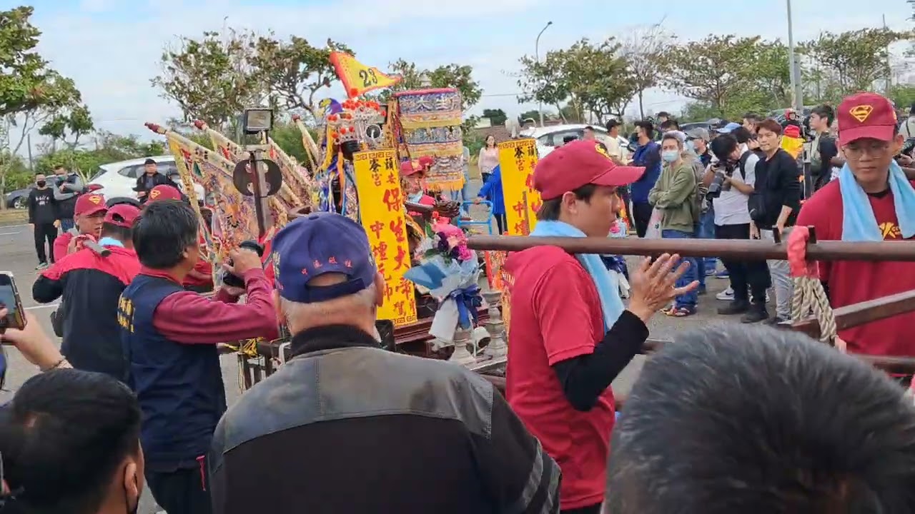 農場寮神農宮神轎、轎前鼓~總頭寮興安宮神轎、代天府慈德宮神轎、雅韻國樂車~六甲頂保鎮壇神轎、歐汪聖德殿神轎參拜   台南四草大眾廟乙巳年鎮海元帥入火安座遶境