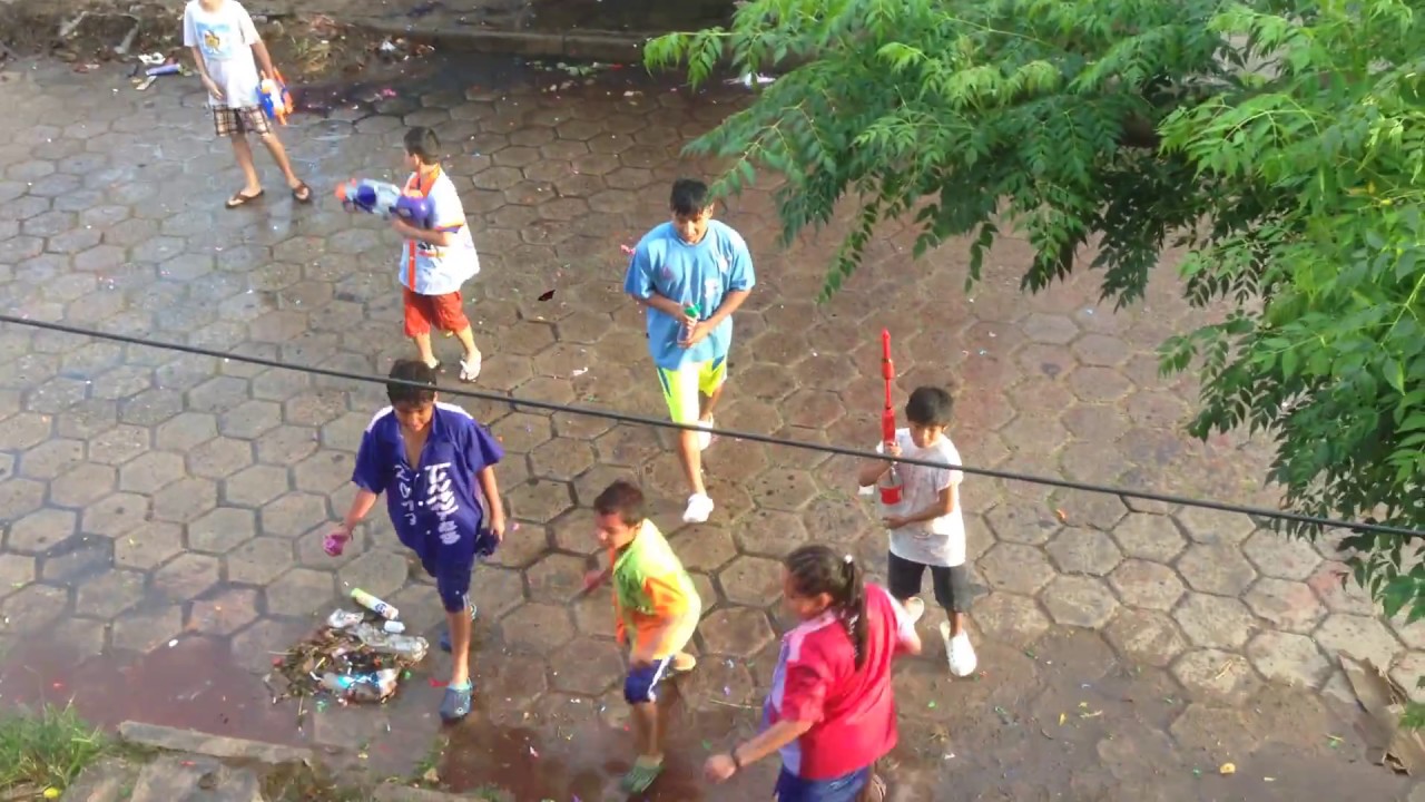[Carnaval] Guerra de agua en la zona La Ramada