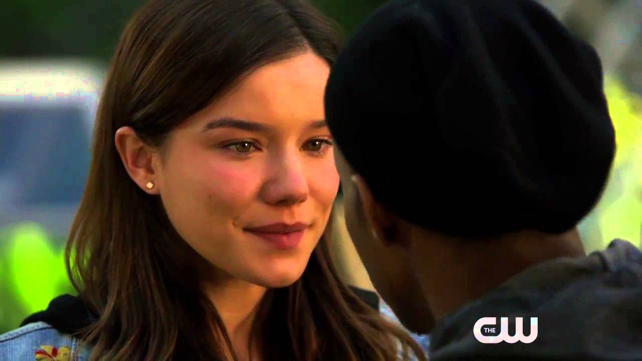 Изоляция | Containment   Hanna Mangan Lawrence Character Interview   The CW