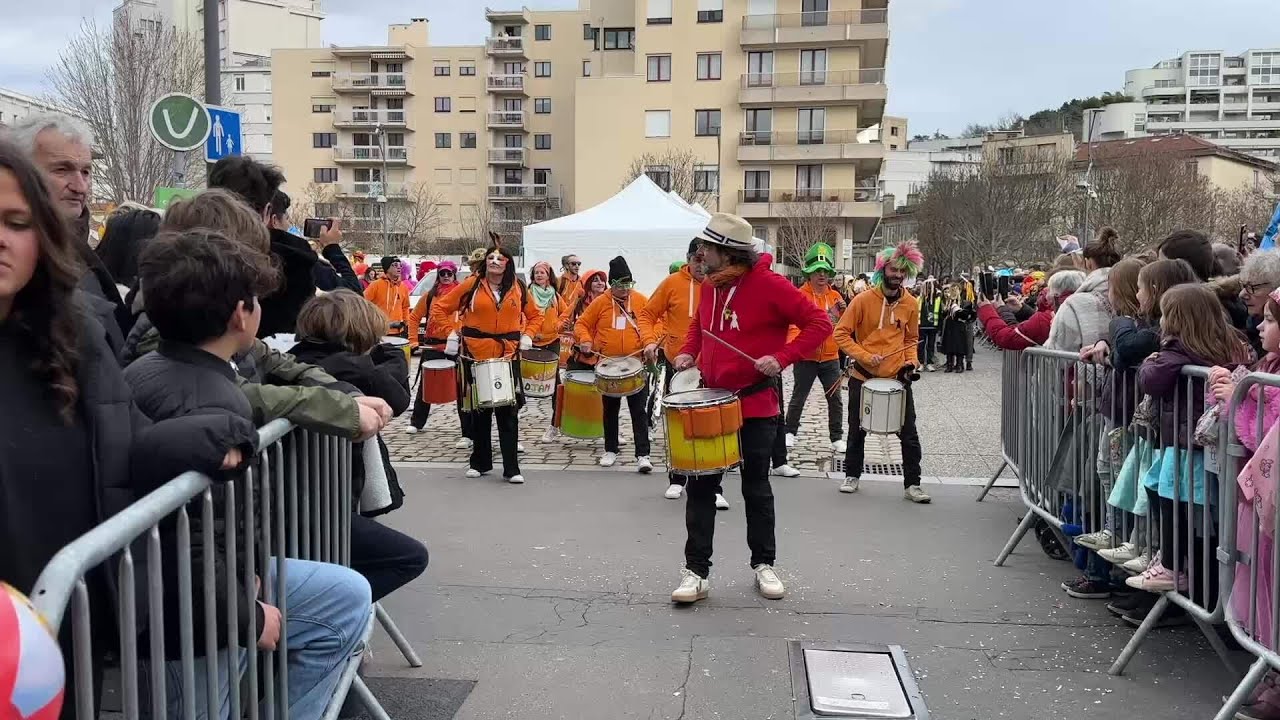 🎭 Saint-Étienne : le carnaval fait vibrer le centre-ville