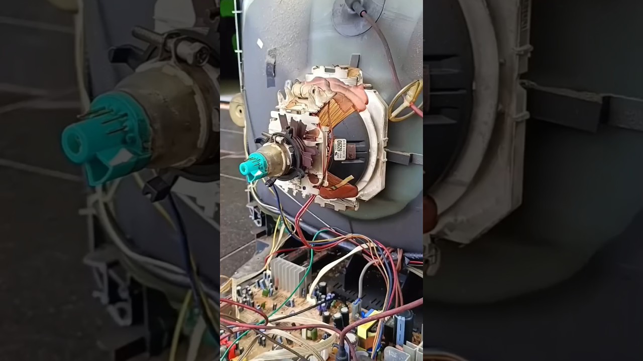 how to open the deflection yoke on a CRT TV #tips #service #crttv #tubetv #deflection #electronic