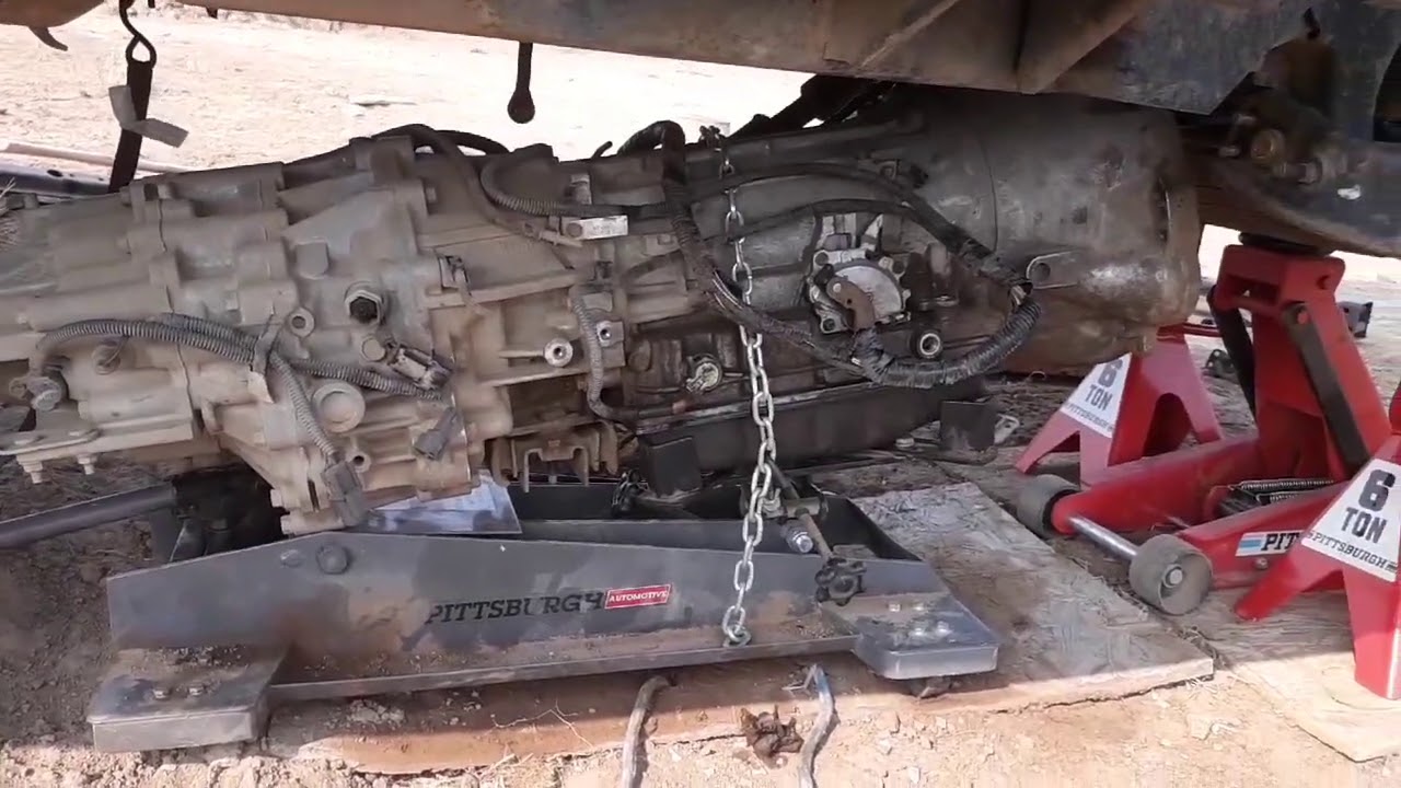 01 Nissan Xterra 4x4 transmission removal and rebuild part 3