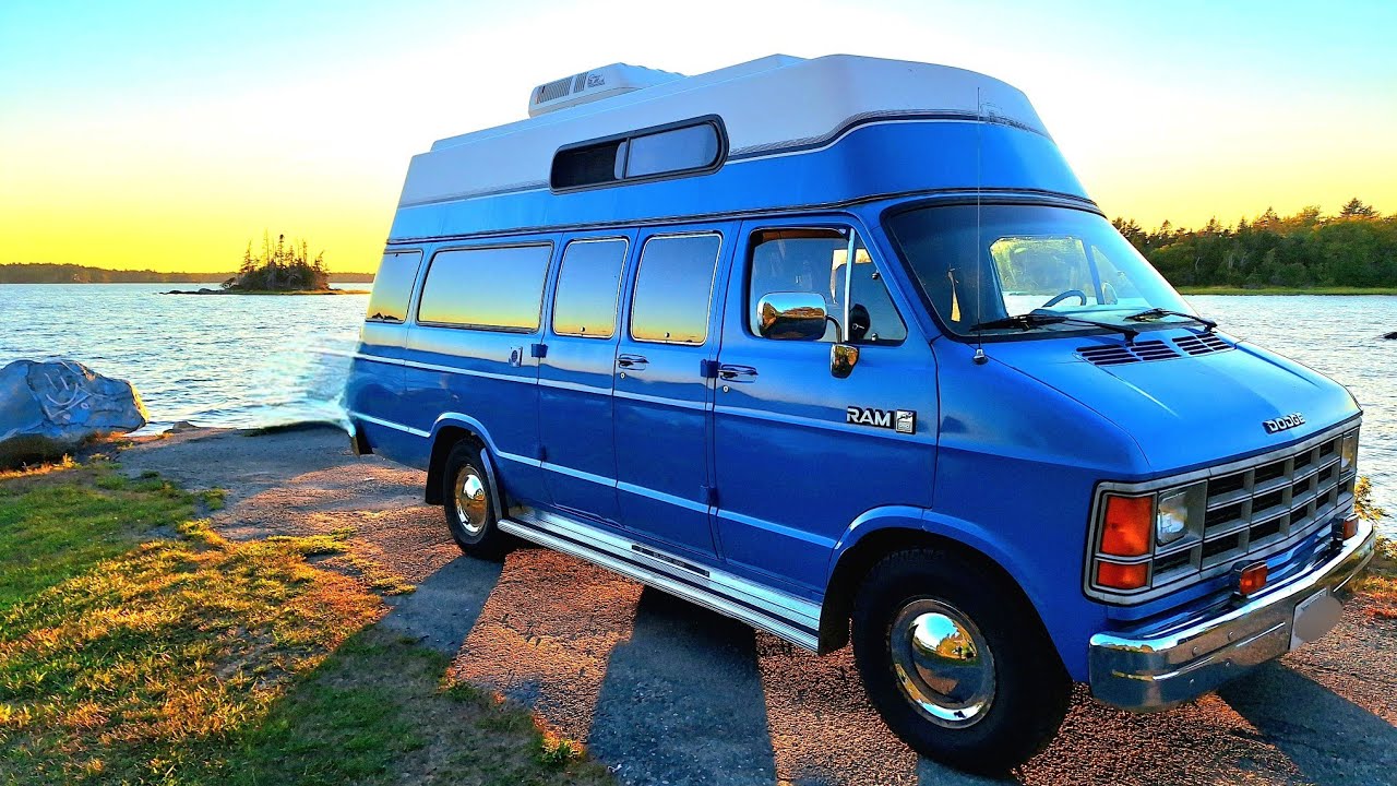 I Bought an ANTIQUE Campervan for $1500. Cops show up..