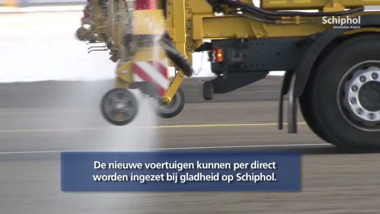 Nieuwe sproeiwagens tegen gladheid op Schiphol