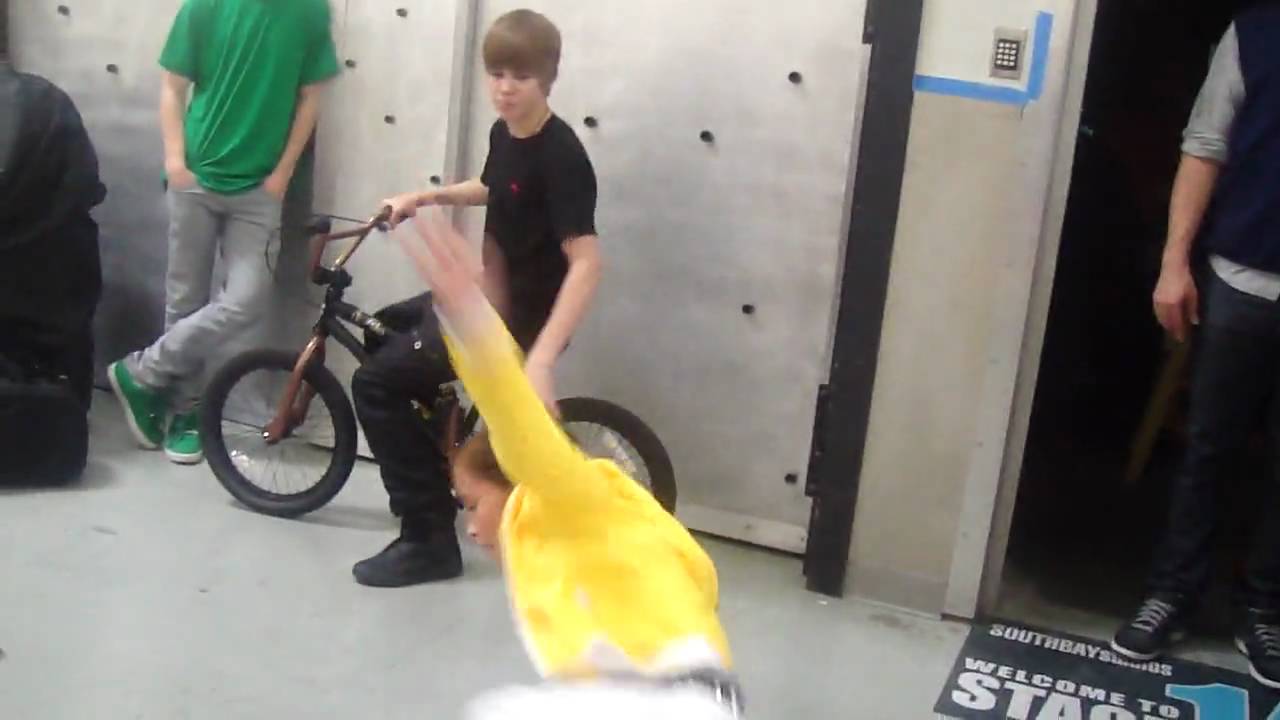 Justin Bieber and Simrin Player - Somebody To Love behind the scenes