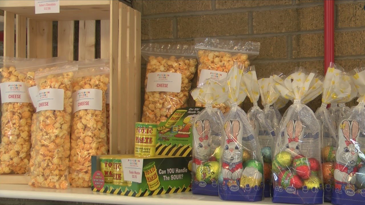 Owners celebrate grand opening of Popcorn Works and Sweets Shop in Peoria Heights