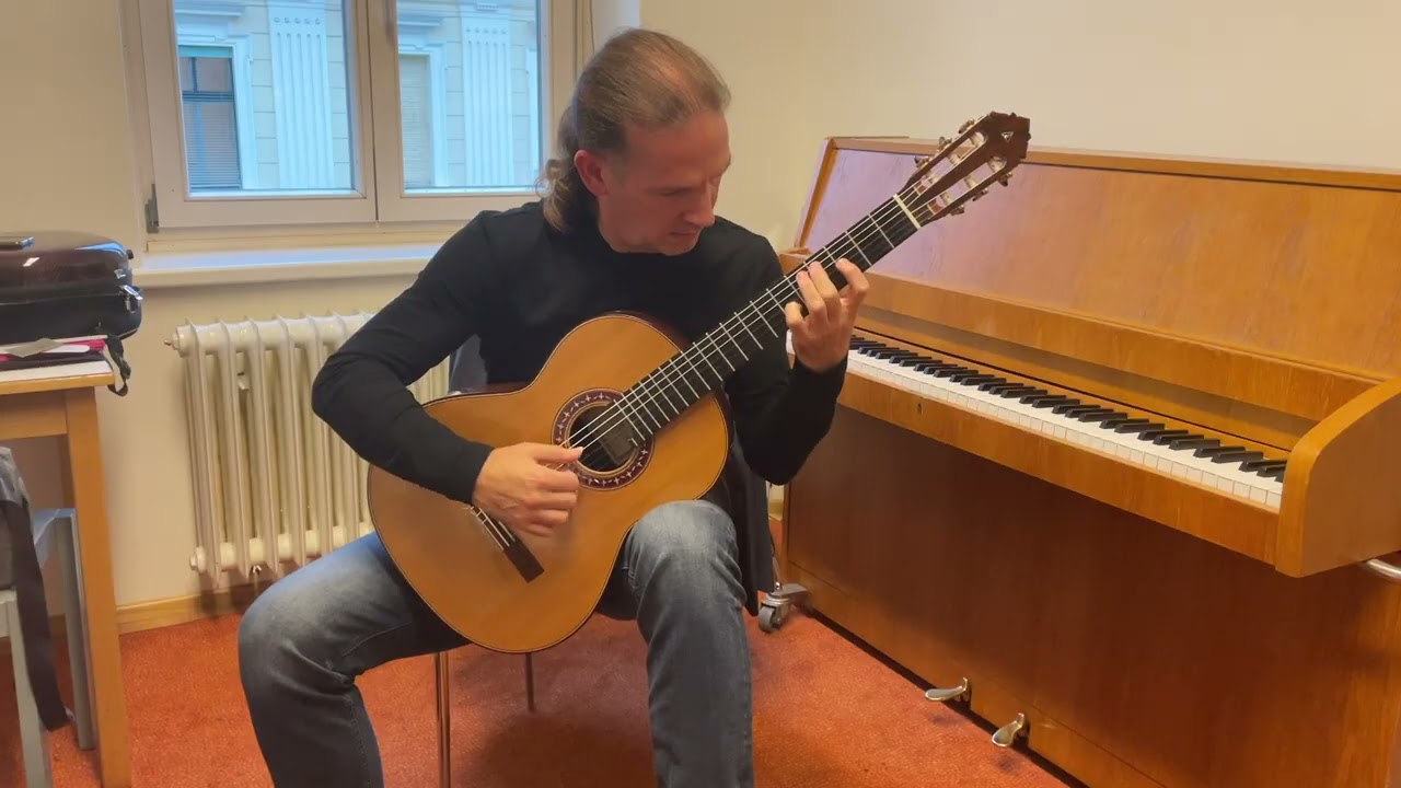 Marco  Tamayo plays Etude for guitar by Angelo Gilardino