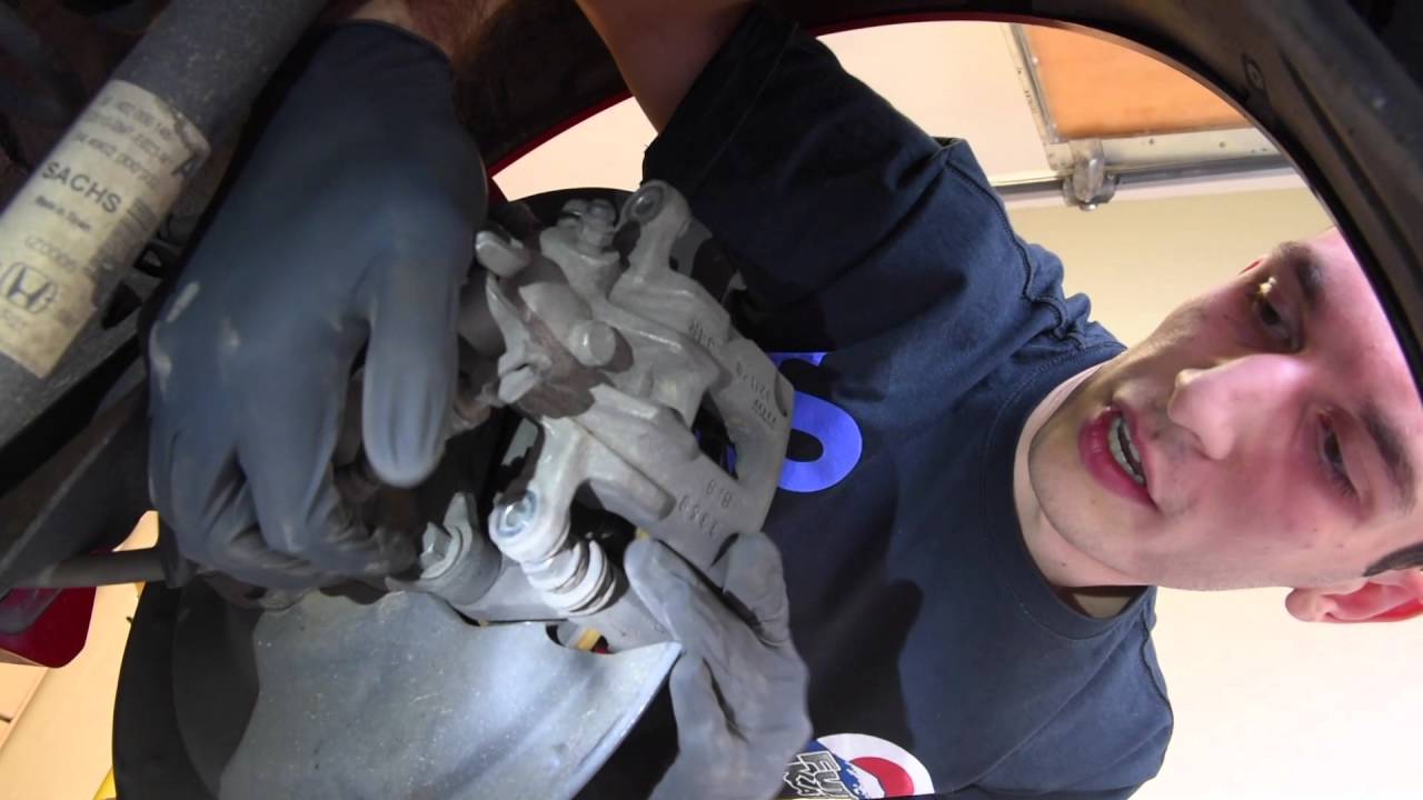 FN2 Honda Civic Brake Caliper Removal - AutoInstruct