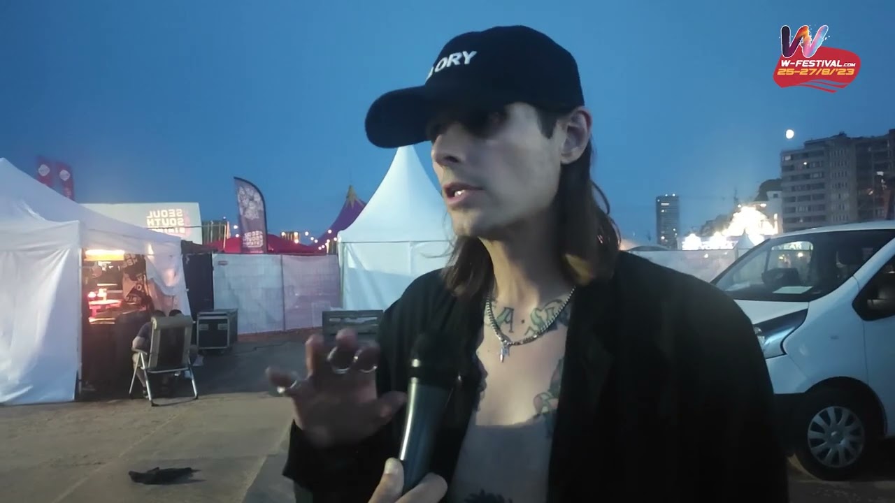 COLD CAVE always looking for a 