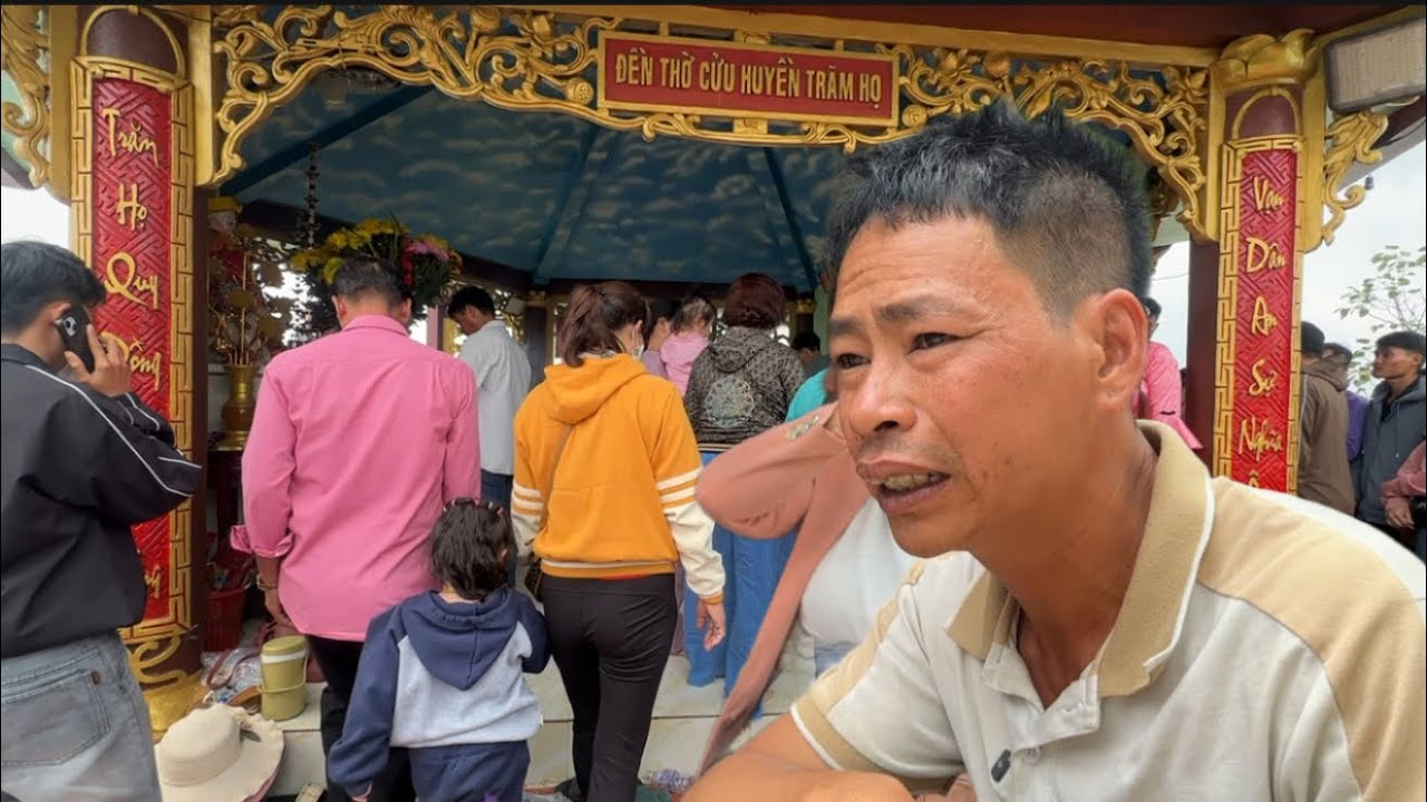 LÊN GẦN TỚI ĐỈNH THÌ HAI BÀ ĐI KHÔNG NỎI PHẢI NHƯNG LẠI NGỒI 