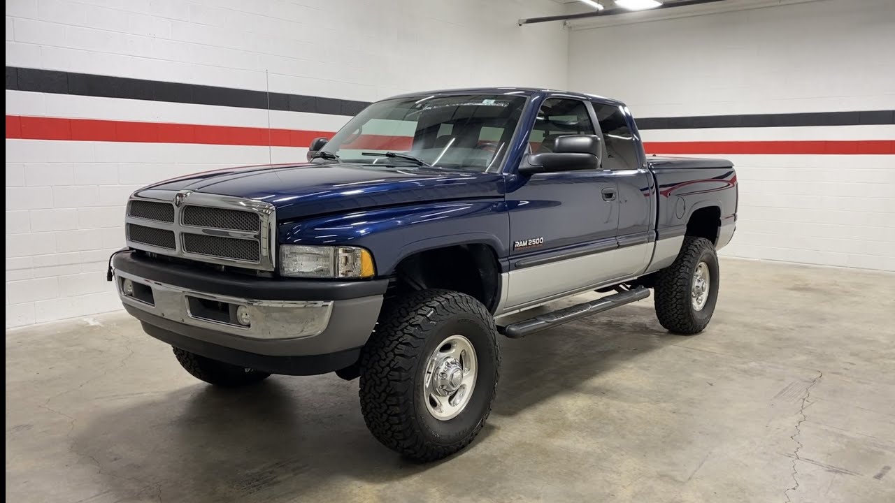Dodge Ram 2500 2002 года выпуска. Двигатель Cummins объемом 5,9 л и оригинальным пробегом 83 000 ...