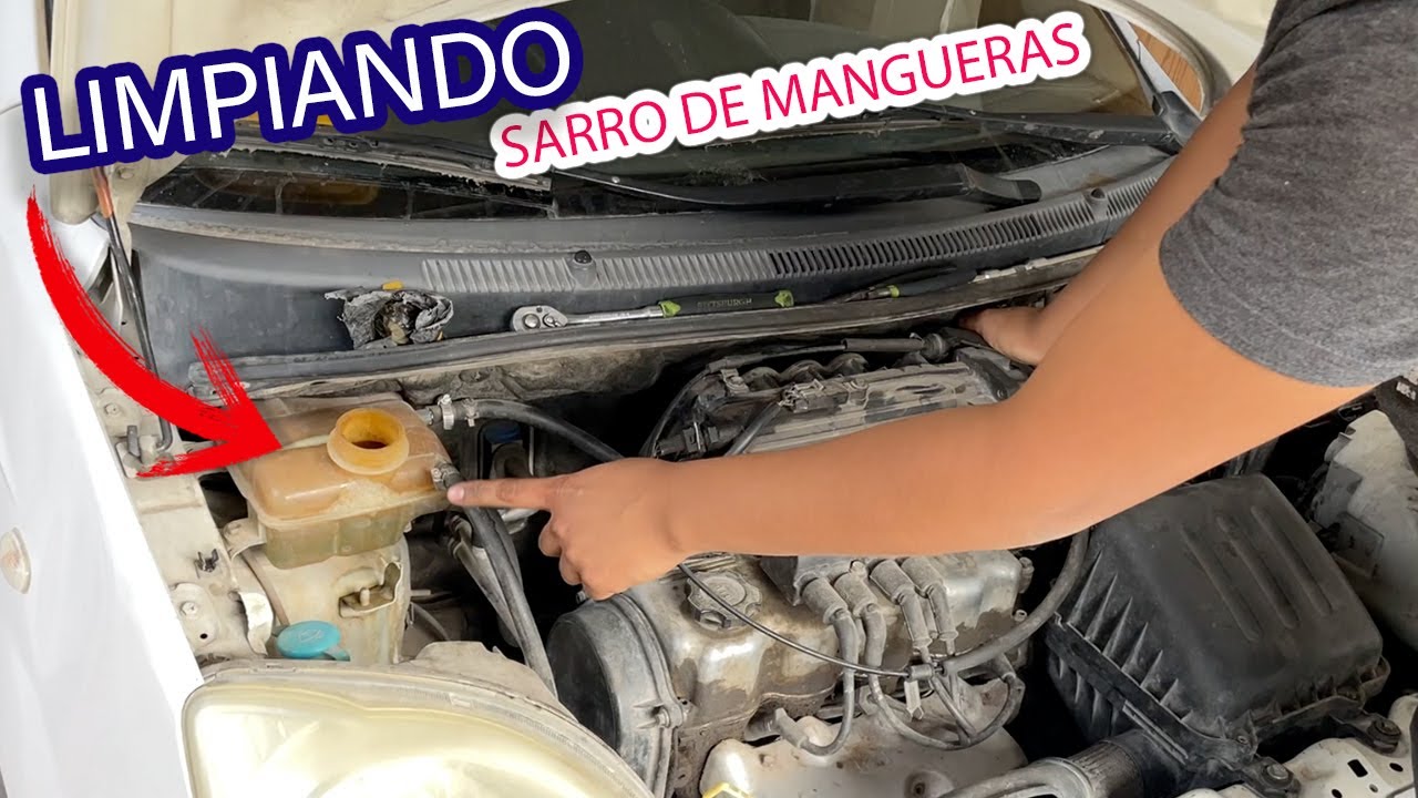 Cómo limpiar el sistema de enfriamiento de un carro