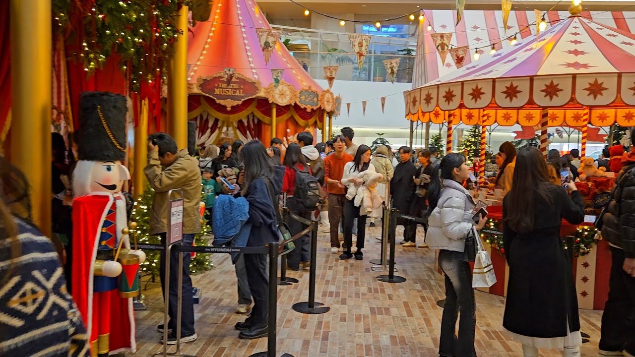 [4K Seoul] The most trendy shopping mall in 20-30&rsquo;s (The Hyundai Seoul) &ndash; Largest & Instagram-worthy