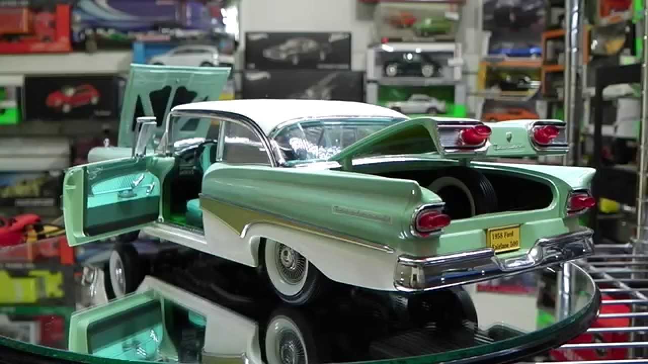 Revisión / 1:18: Ford Fairline 500 1958, de Sun Star Platinum