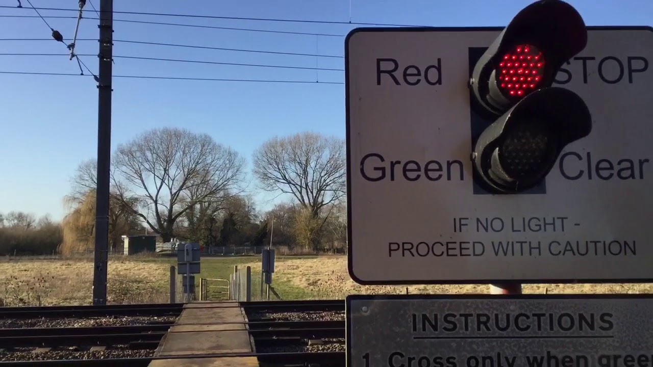 Offord Gills Foot Level Crossing (Cambs) Sunday 07.01.2018
