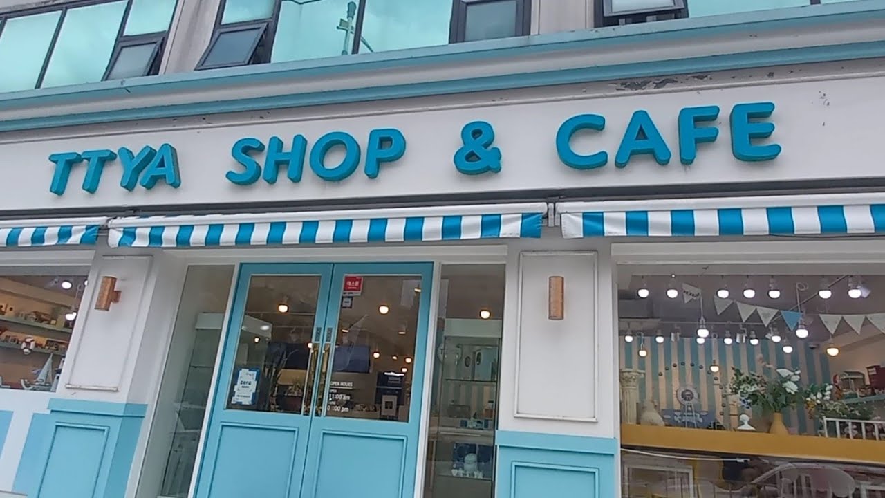 Rainy day trip to TTYa doll cafe