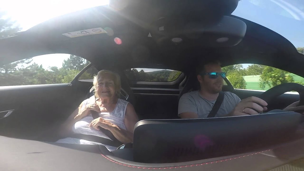 Oma im Merceds AMG GTs
