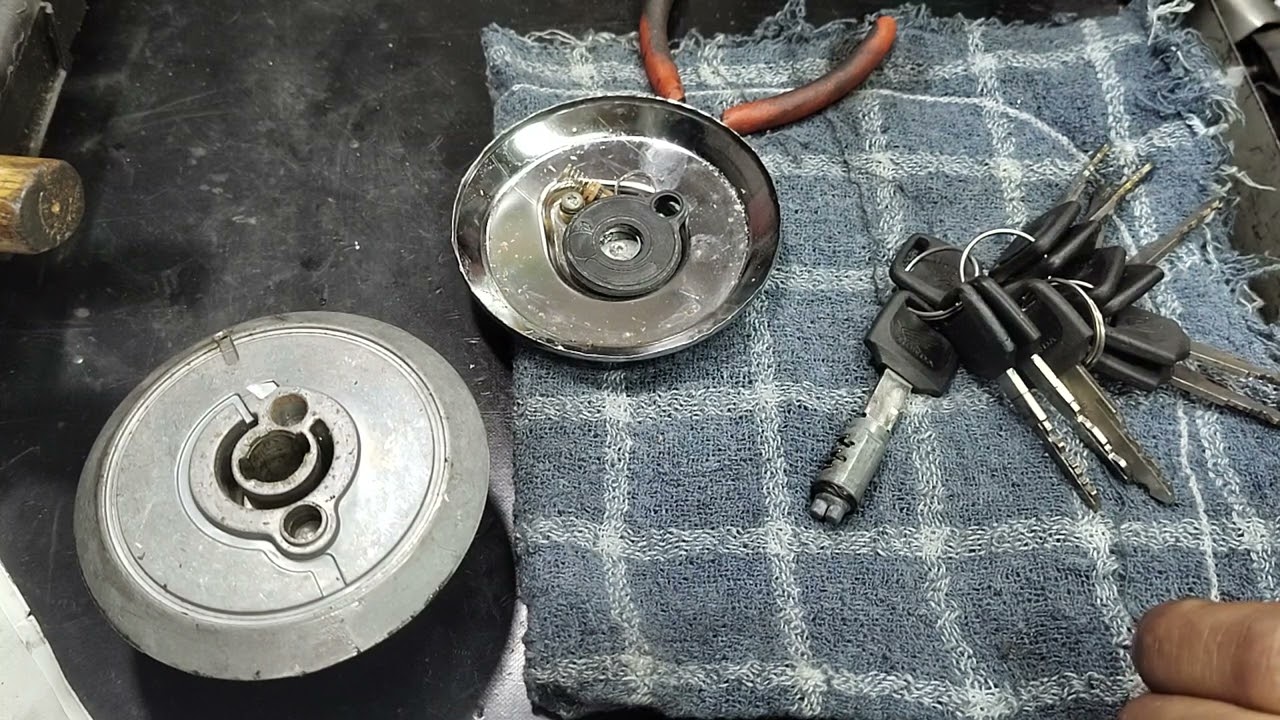 troca de segredo da  tampa de combustível Honda cg, Twister, cb300 xre 300, etc..