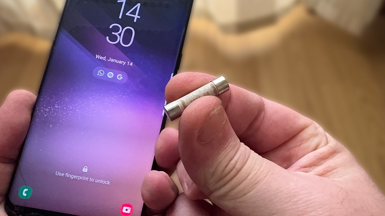 🔥 Лайфхак — Проверьте предохранитель с помощью телефона #лайфхаки