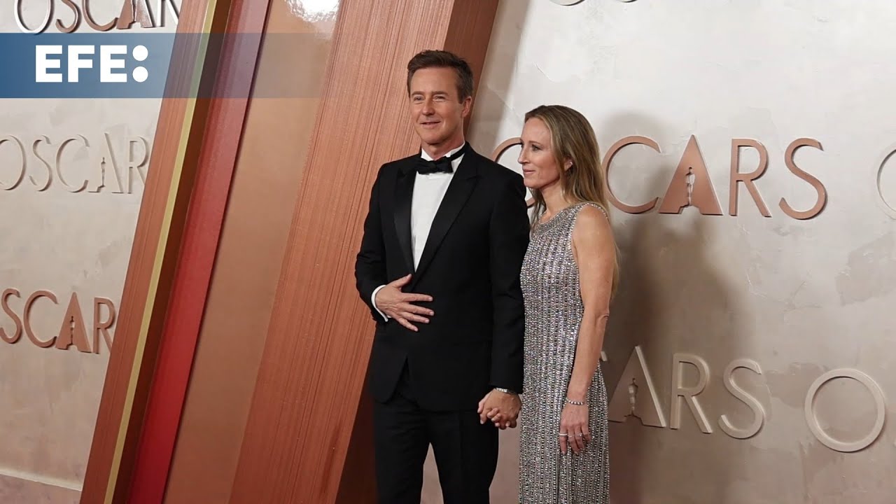 Edward Norton y Adrien Brody llegan a la gala de los premios Óscar