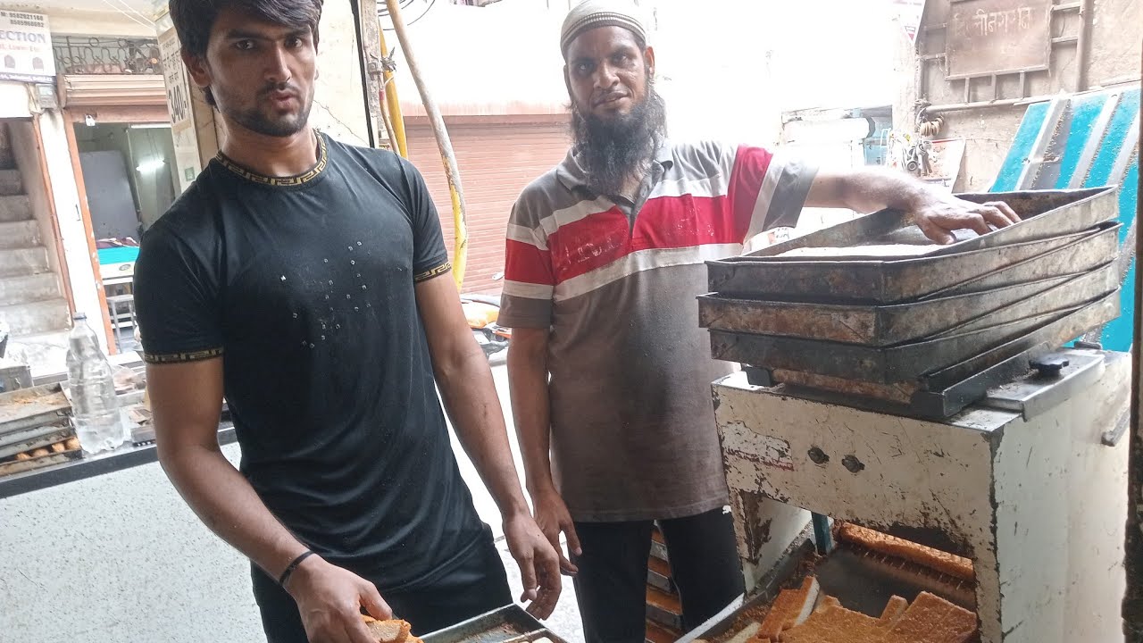 Delhi ka famous ras bakery wale biscuit or cake Delhi food street food 